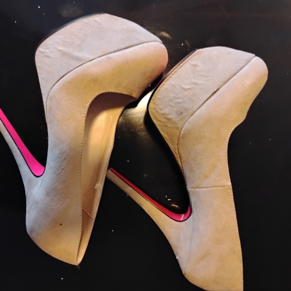 Qupid Women's 'Onyx' Velvet Platform Stiletto